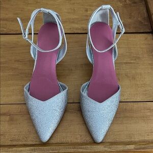 Silver point toe kitten heel